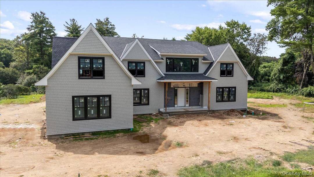 Luxury new construction in Muttontown Welcome to 320 Circle Road.