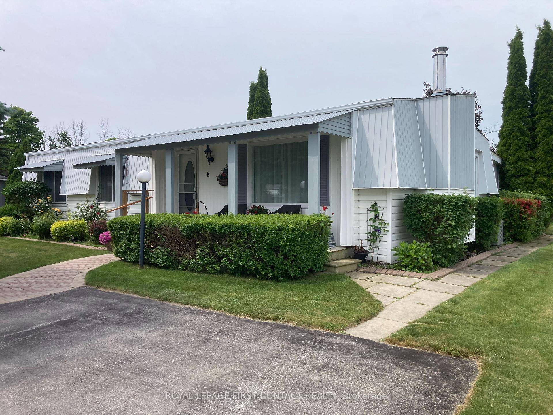 Welcome to this popular and well maintained Monaco modular home.