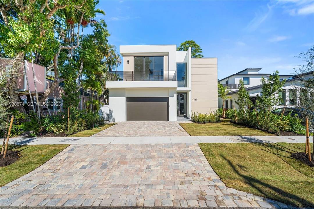 Now available in Rio Vista, Fort Lauderdale s most desirable neighborhood, a new construction residence with a total square footage of 5657 CO approved, ready for occupancy.