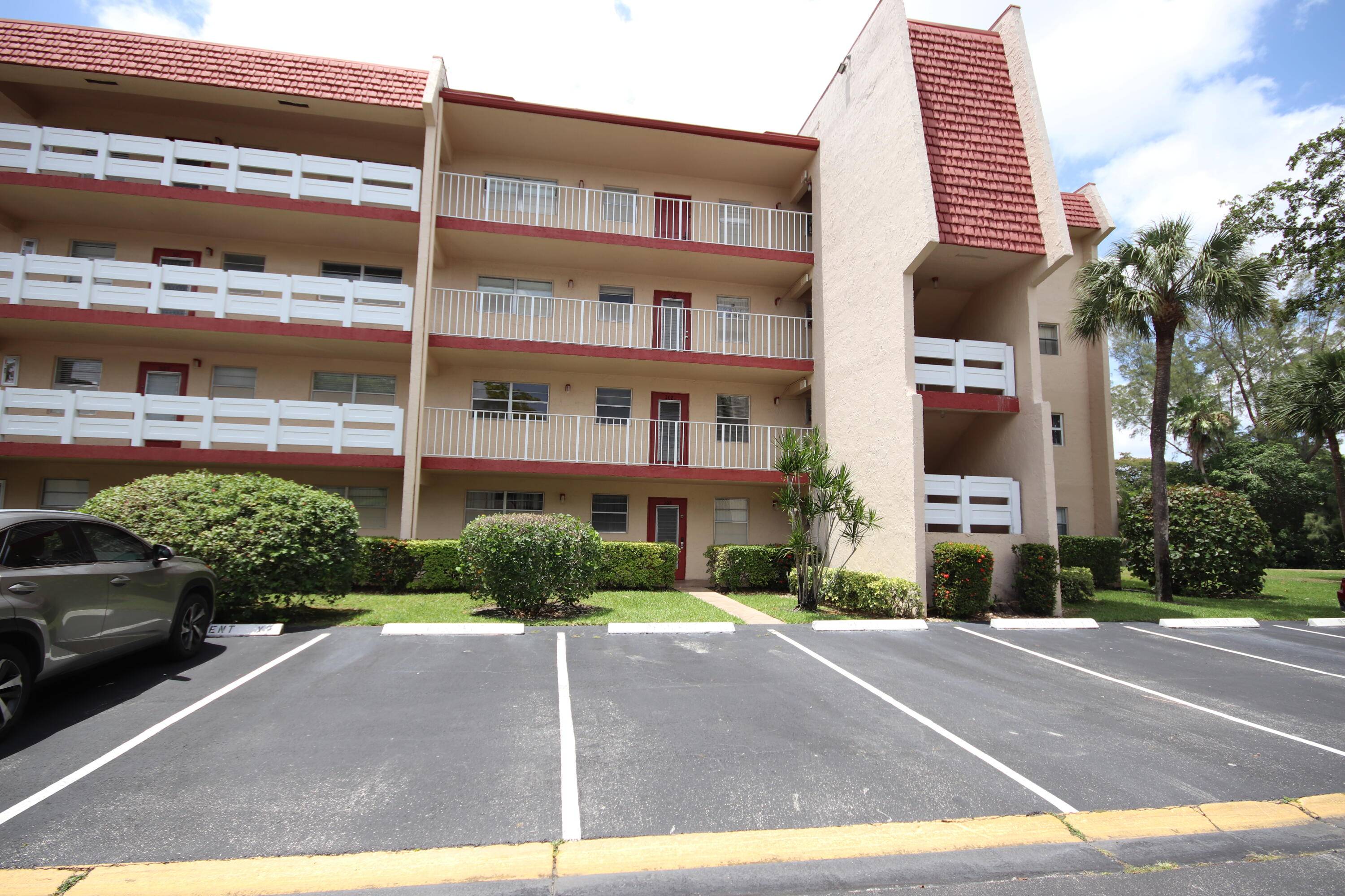 Great 1st floor 2bed 2bath updated unit with open kitchen floorplan, tiled flooring, newer baths and enclosed patio with canal view in a quiet community with plenty of amenities including ...
