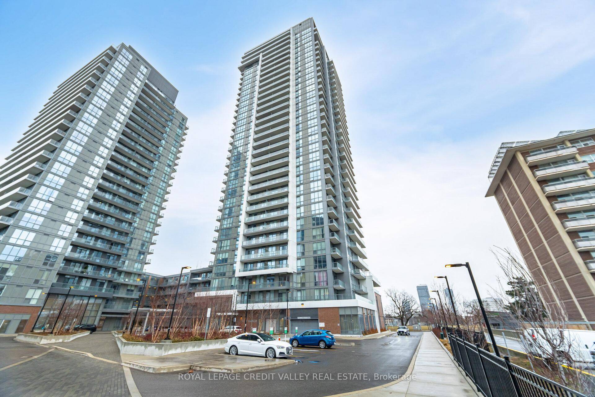 Located in one of North York's most desirable areas, this stunning 1 bedroom plus den condo offers modern living with exceptional convenience.