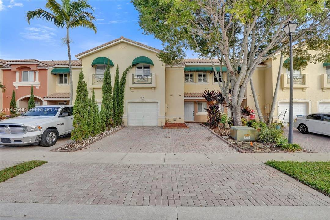 Totally renovated 2. 2. 5 townhome in sunrise.