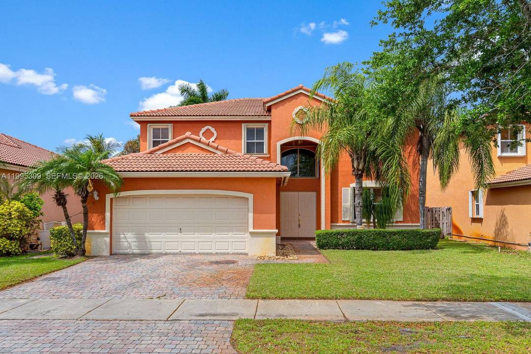 FHA amp ; VA approved ! Spacious 4 bed, 3 bath single family home in Homestead featuring a highly desirable layout with a bedroom and full bathroom on the first ...