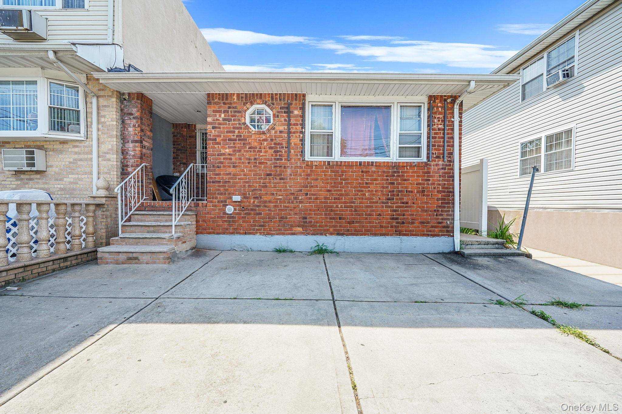 Welcome to 131 16 140th St.