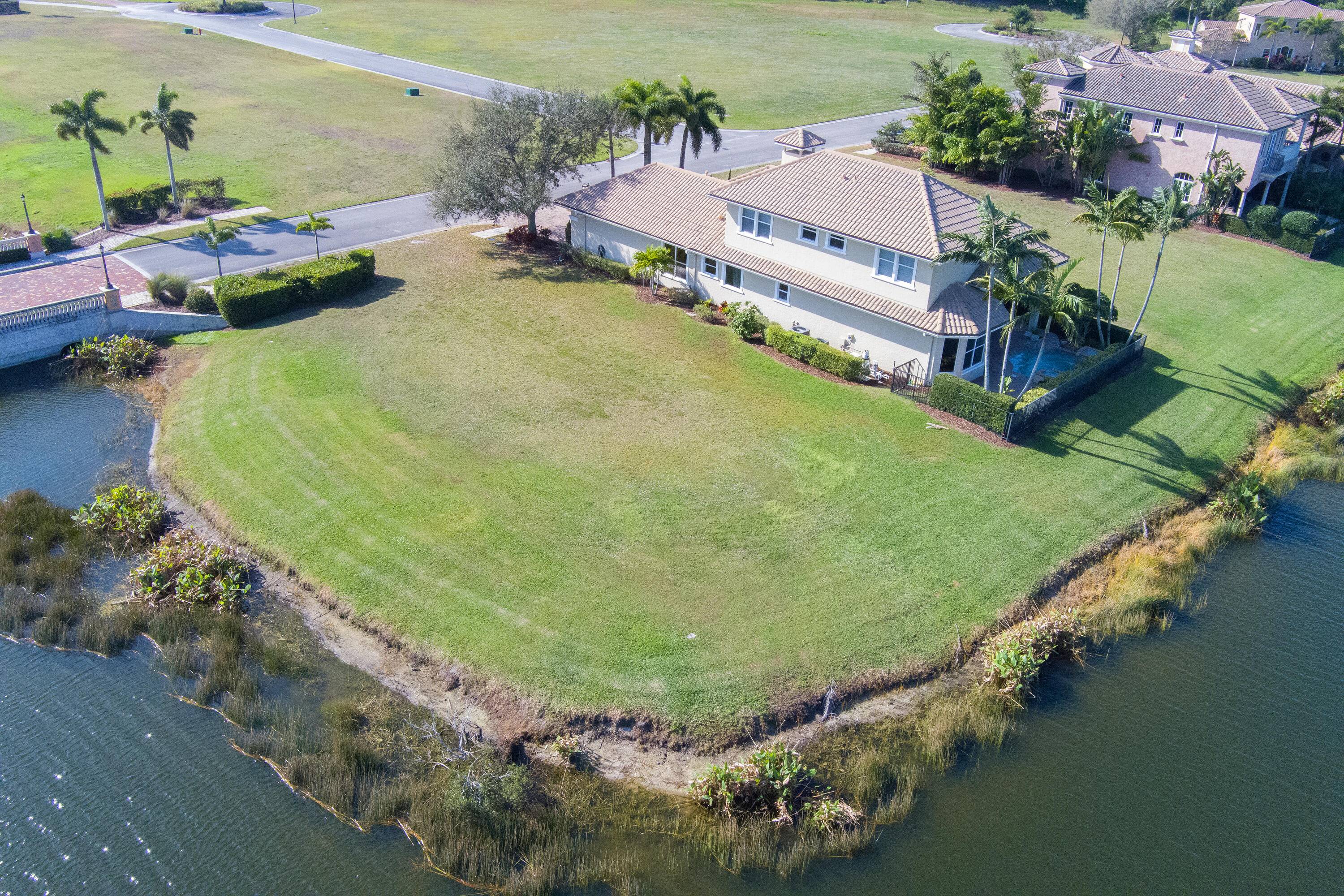 Situated within the gated golf community of Tesoro, this building site is surrounded by a spring fed freshwater lake, making it the perfect location to build your next home.