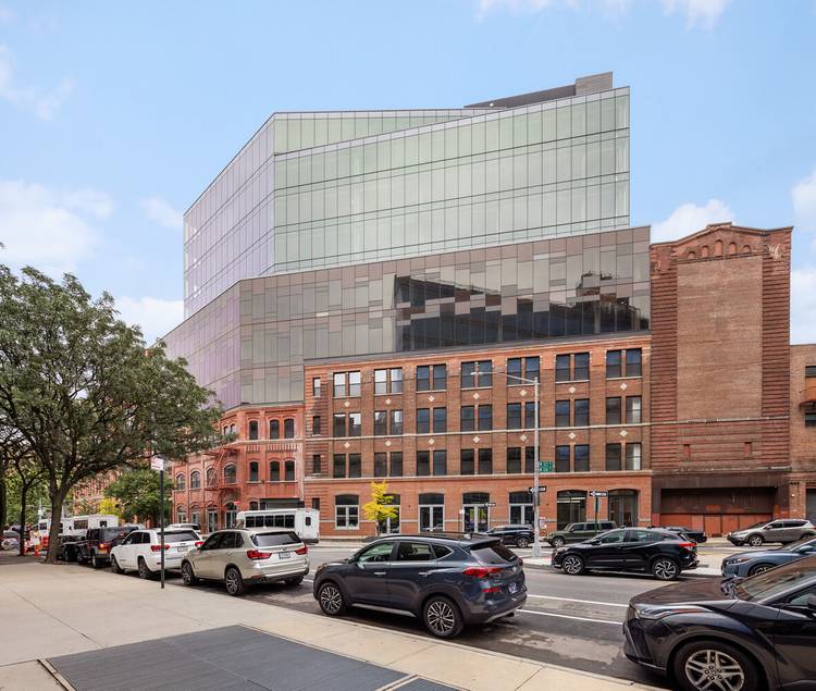 CONNECTING STREET, COURTYARD AND COMMUNITY DUAL FRONTAGE RETAIL AT THE MALT HOUSE Secure a flagship concept within The Factory District in West Harlem, New York's leading innovation hub.