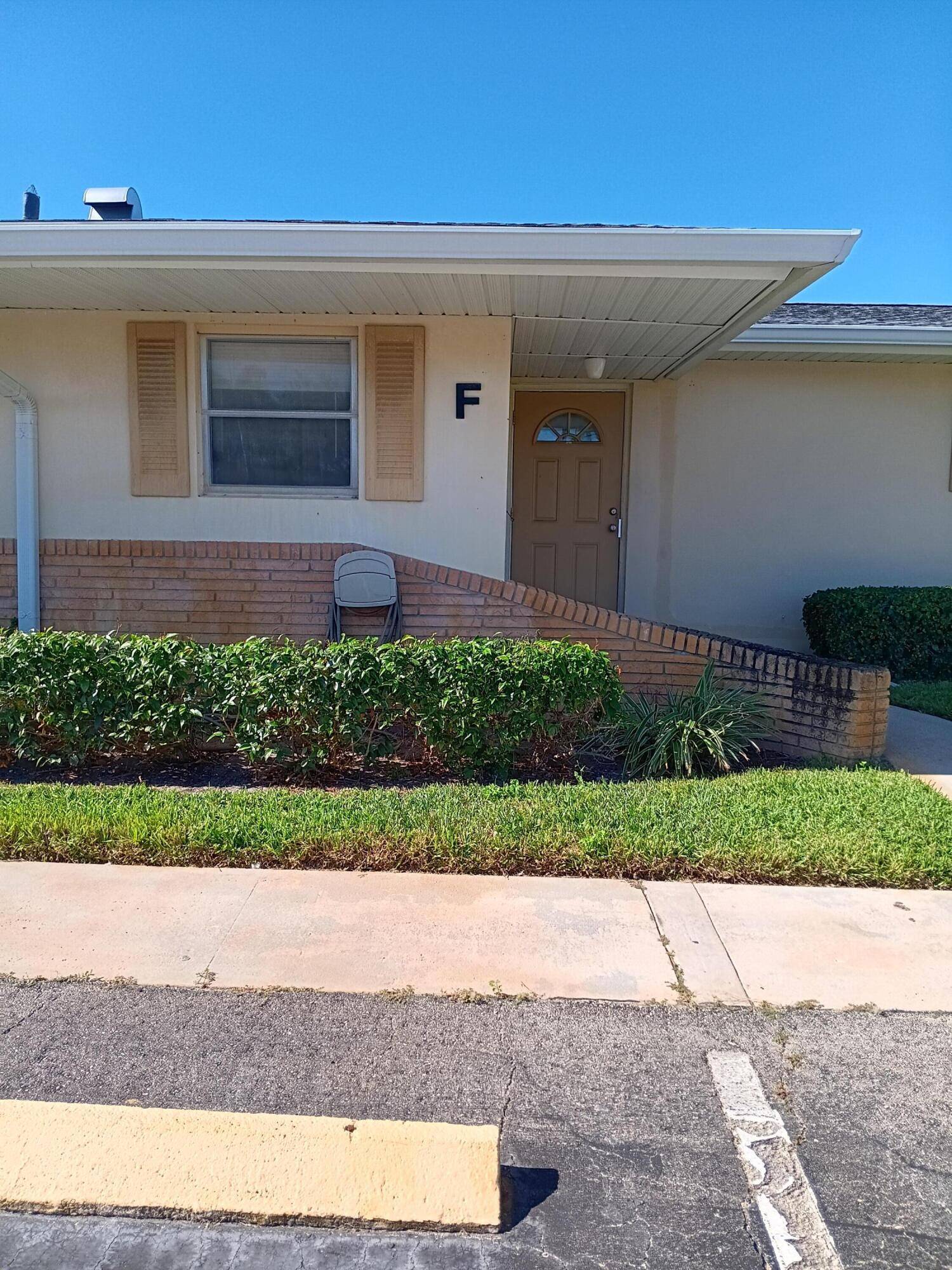 Charming 1 1, Villa in prime location.