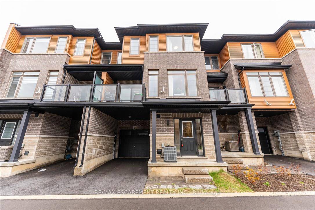 Introducing an exquisite, newly constructed freehold townhome by Losani Homes, ideally situated on a private road within the desirable Central Park neighborhood.