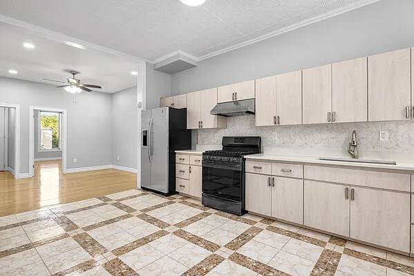 Beautifully Renovated 2 Bedroom Home Office in the Heart of Fort Greene This spacious and thoughtfully designed residence combines classic Brooklyn charm with modern comfort.