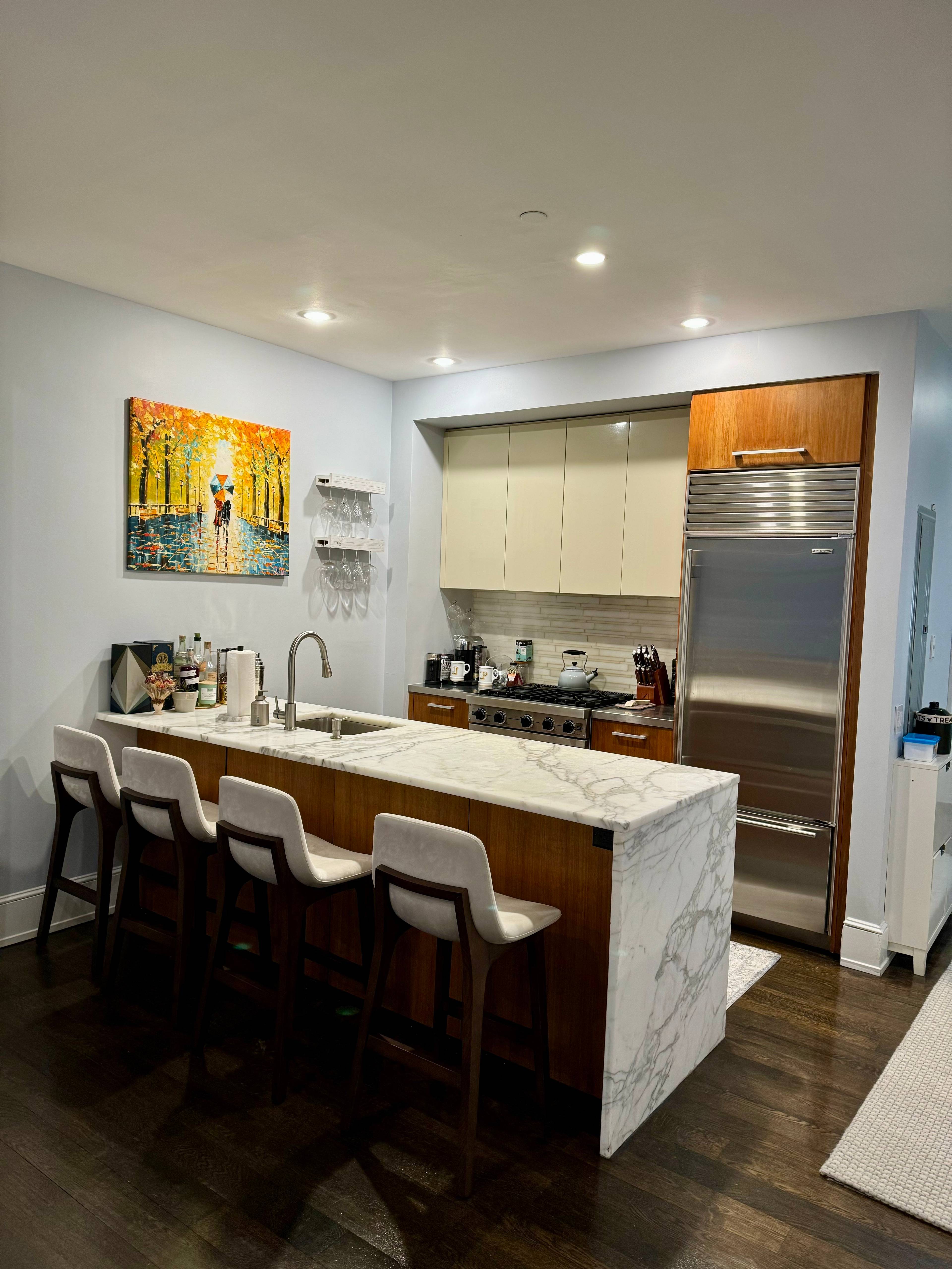 Enjoy an elegant Manhattan lifestyle between three iconic parks in this stylish 2 bedroom, 2 bathroom rental in the Flatiron District.