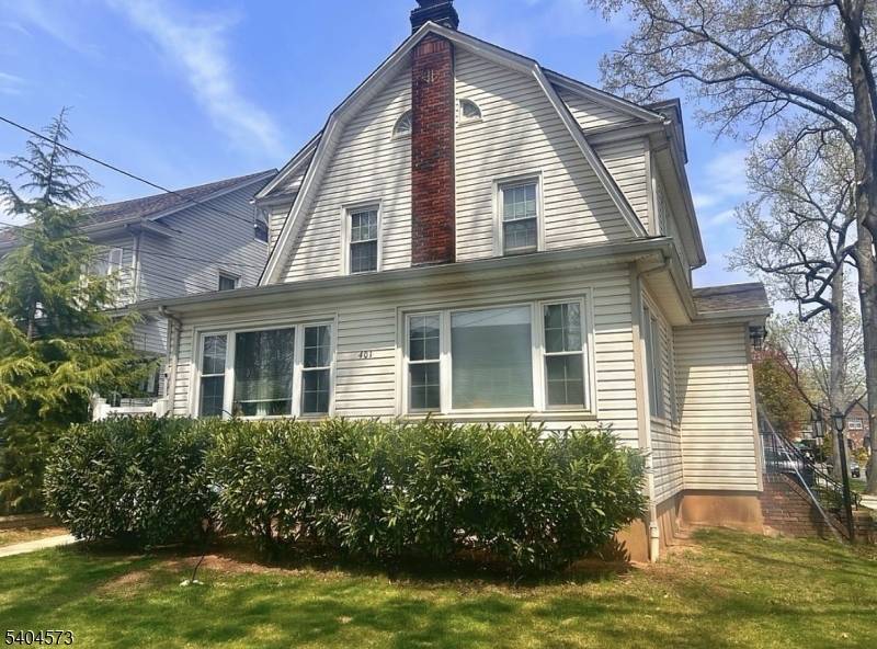 Desirable location, beautiful spacious colonial home w working Fireplace 3 full baths, 4 bedrooms Full finished Basement 2 car garage and parking space, near to NY transportation, major highway, hospital, ...