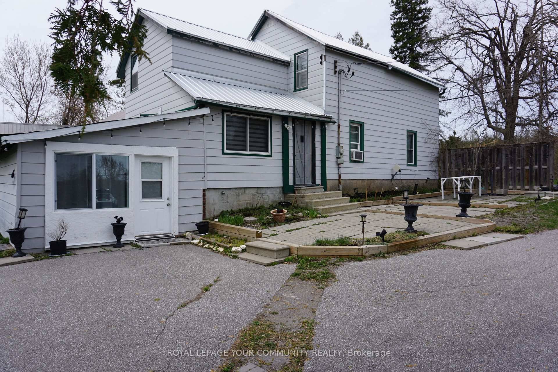 Spacious 6 1 Bedroom Home on 1.