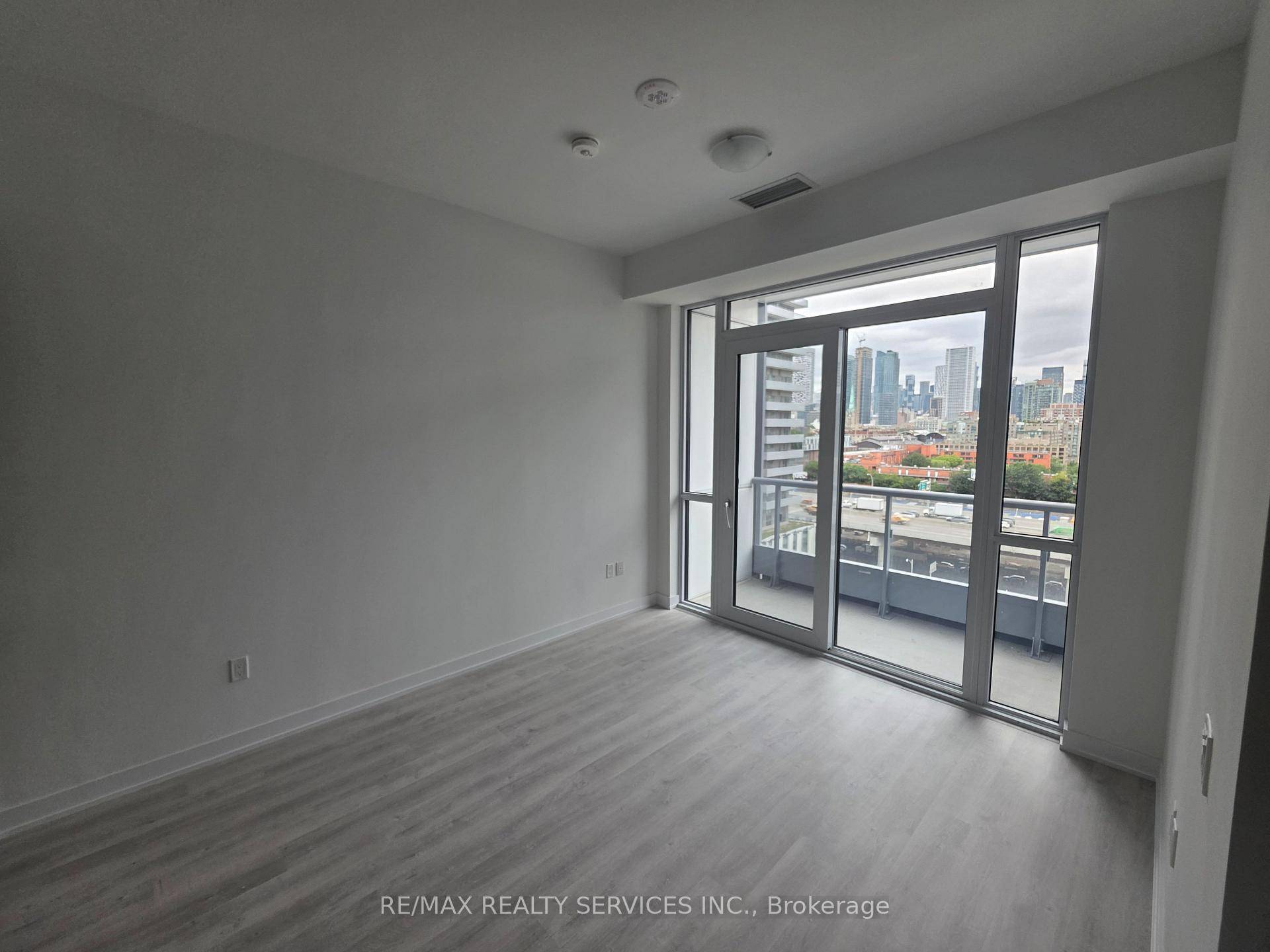 Welcome to Empire Quay House, where modern design meets exceptional waterfront living in Toronto's lively Harbourfront neighborhood.