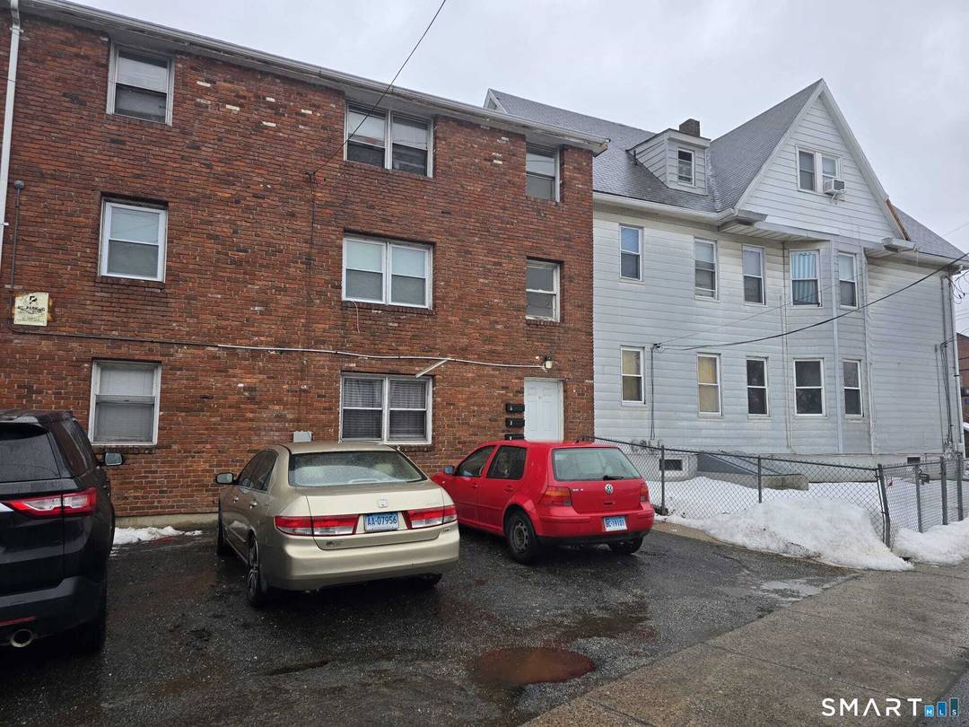 Prime 6 family investment opportunity at 880 First Ave in West Haven.