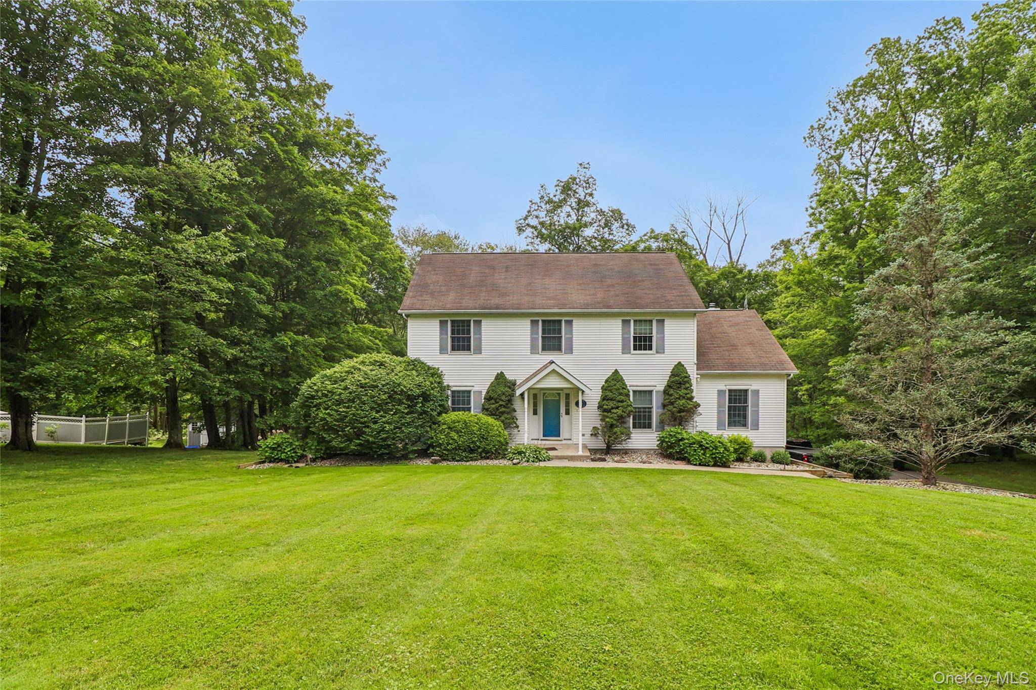 Beautiful 3 Bedroom Home w Accessory Apartment !