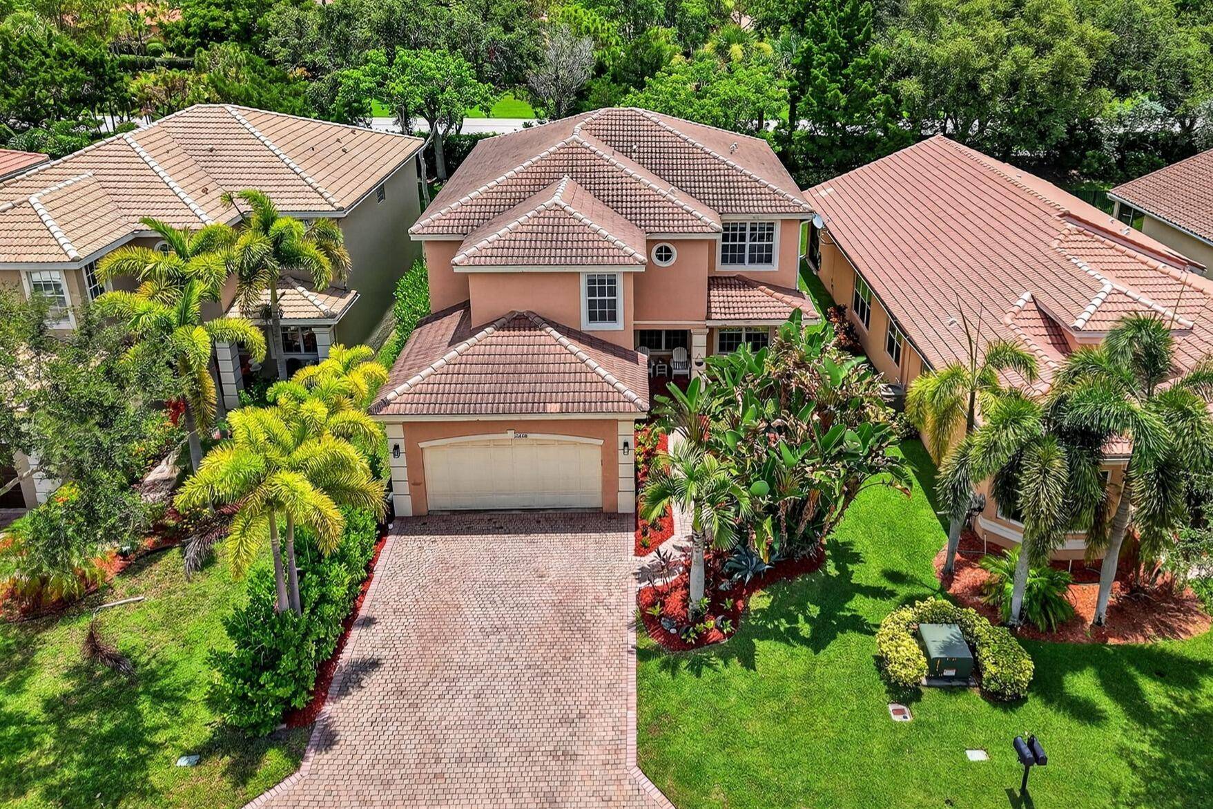 Spacious 6 bedroom, 4 bathroom home in Canyon Lakes.