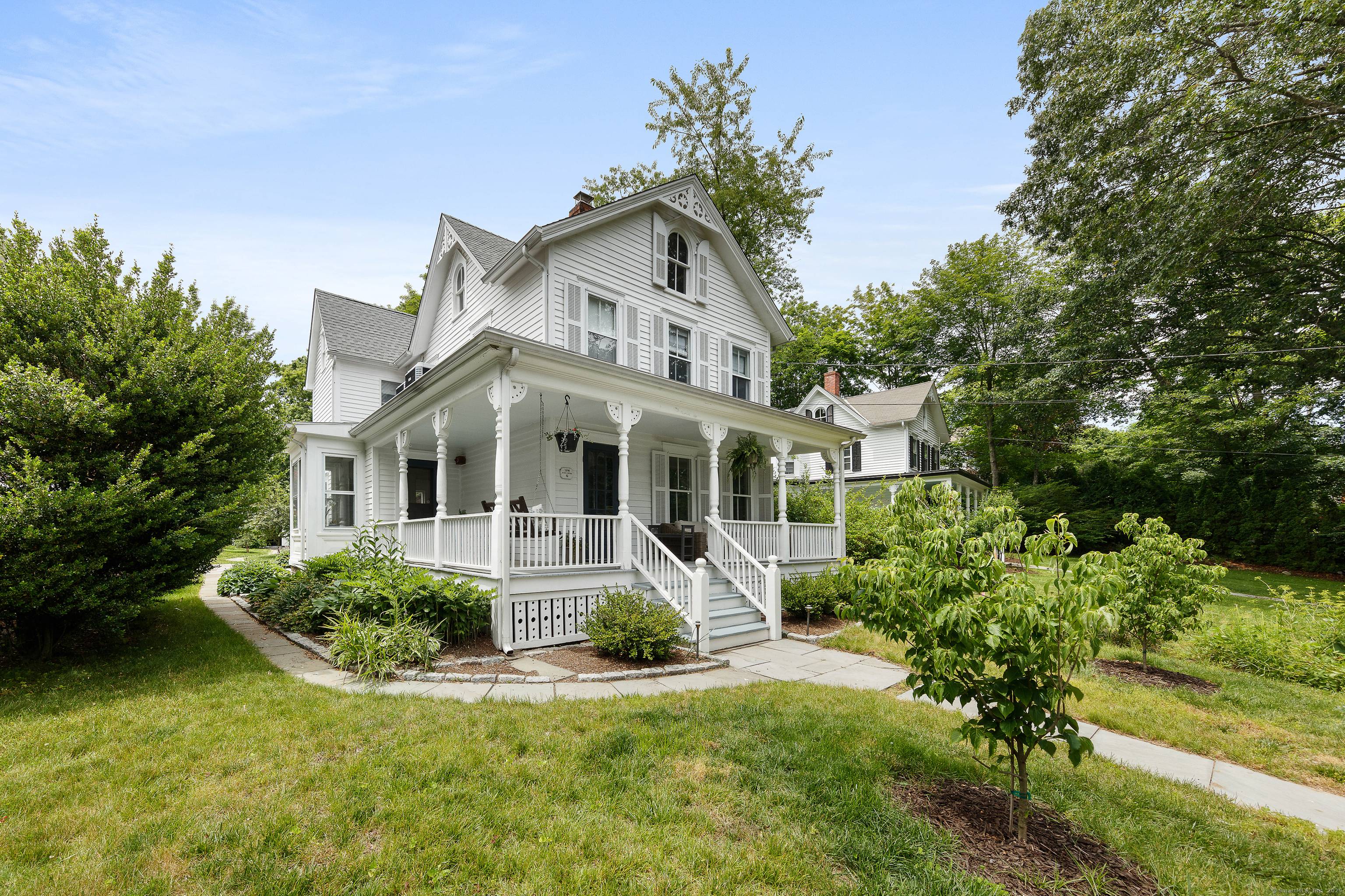 Fantastic opportunity to rent in beautiful Darien !