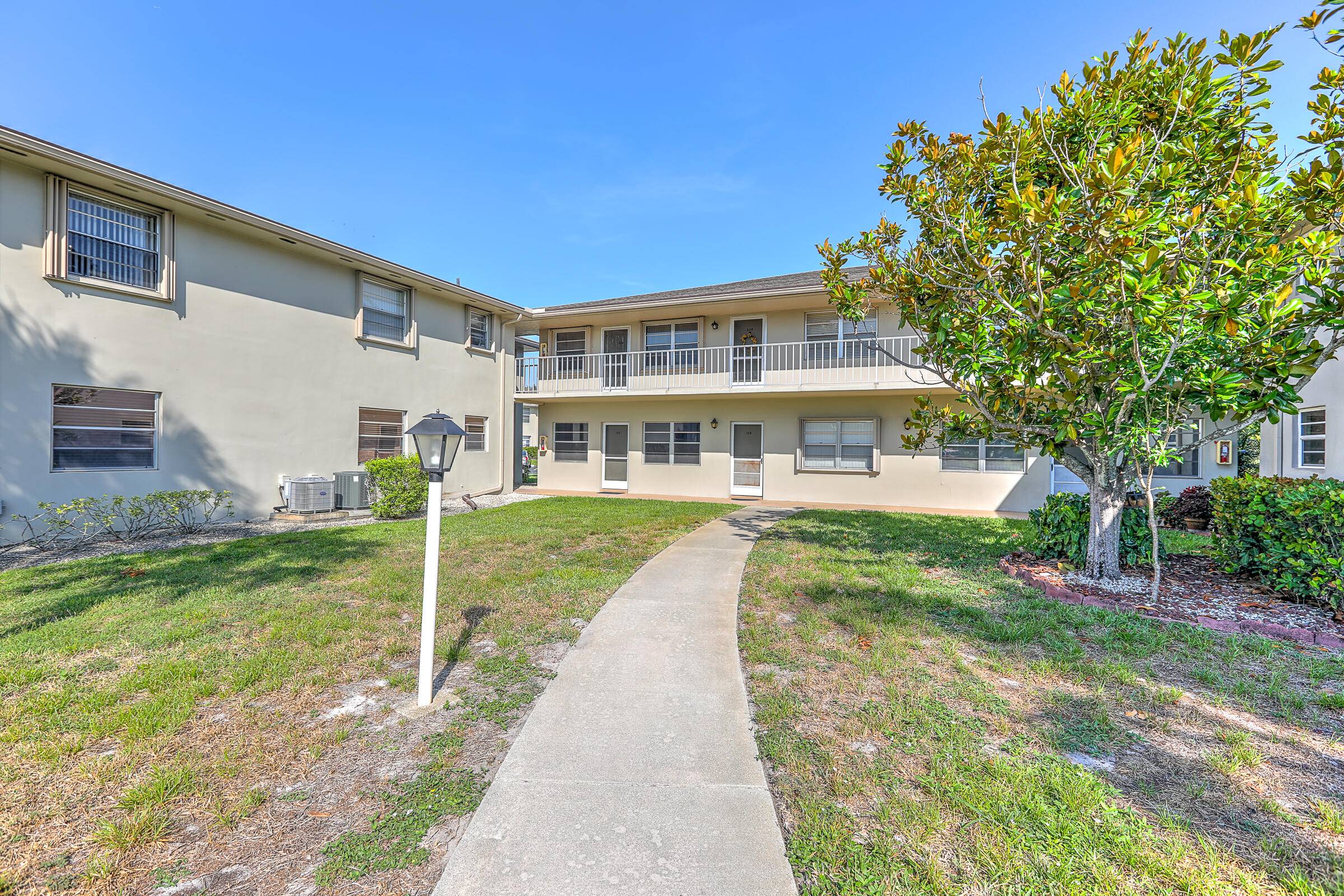 Ready to move in ! Beautiful 1 bedroom 1.