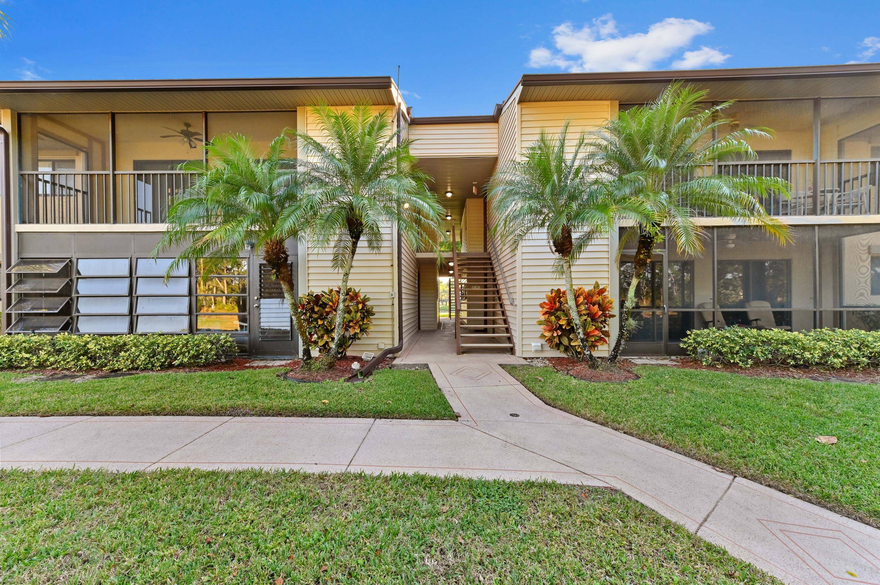 Welcome to 15500 Lakes of Delray Boulevard, a well maintained property located in the vibrant community of Delray Beach, FL.