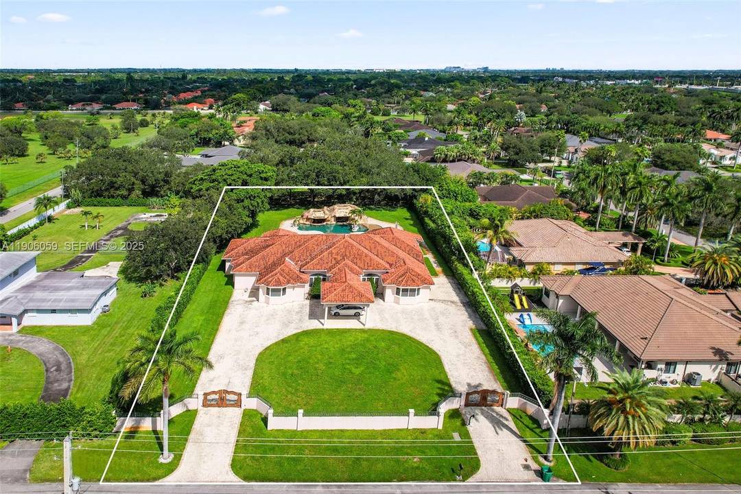 Elegant 5 bedroom, 4. 5 bath home on over an acre in Miami s Horse Country.