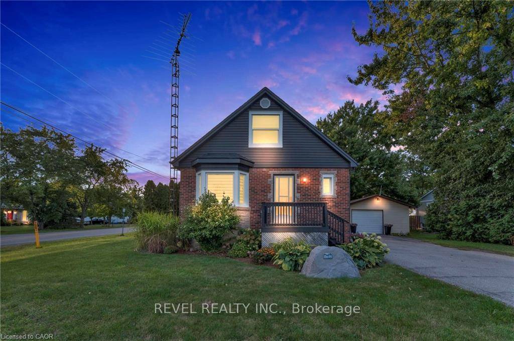 Want to enjoy a rural setting just minutes from the city ?