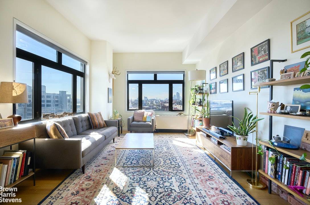 With both South and East exposures, 6I is a sun filled 2 bedroom 2 bathroom condominium offering open views of lower Manhattan.