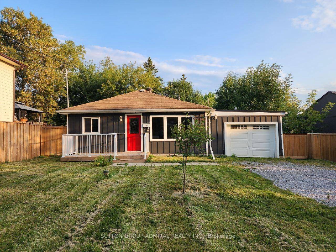This Charming Bungalow, Boasting 3 Bedrooms and 1 Bathroom, Rests in Close Proximity to the Stunning Lake Simcoe.