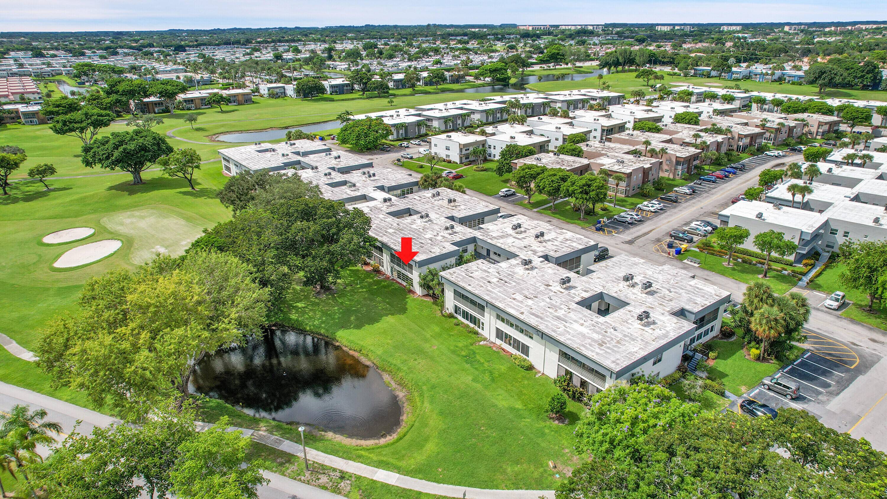 SELLER OFFERING 10, 000 towards closing costs with a qualified offer on this beautifully renovated first floor condo in Piedmont K at Kings Point, a vibrant 55 community in Delray ...