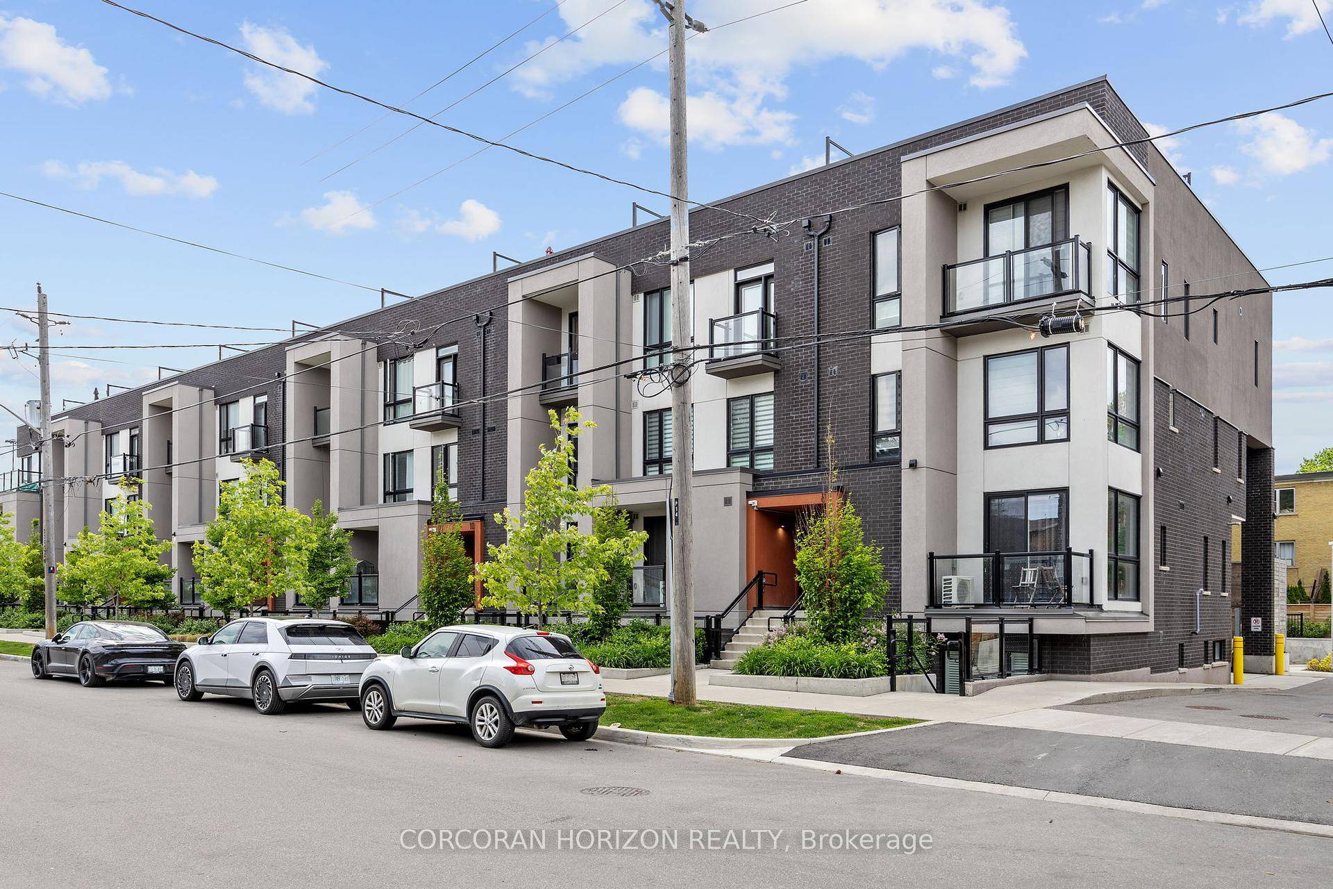 A Ground floor 2 BR ; 1. 5 Baths Corner Unit, 816Sf.