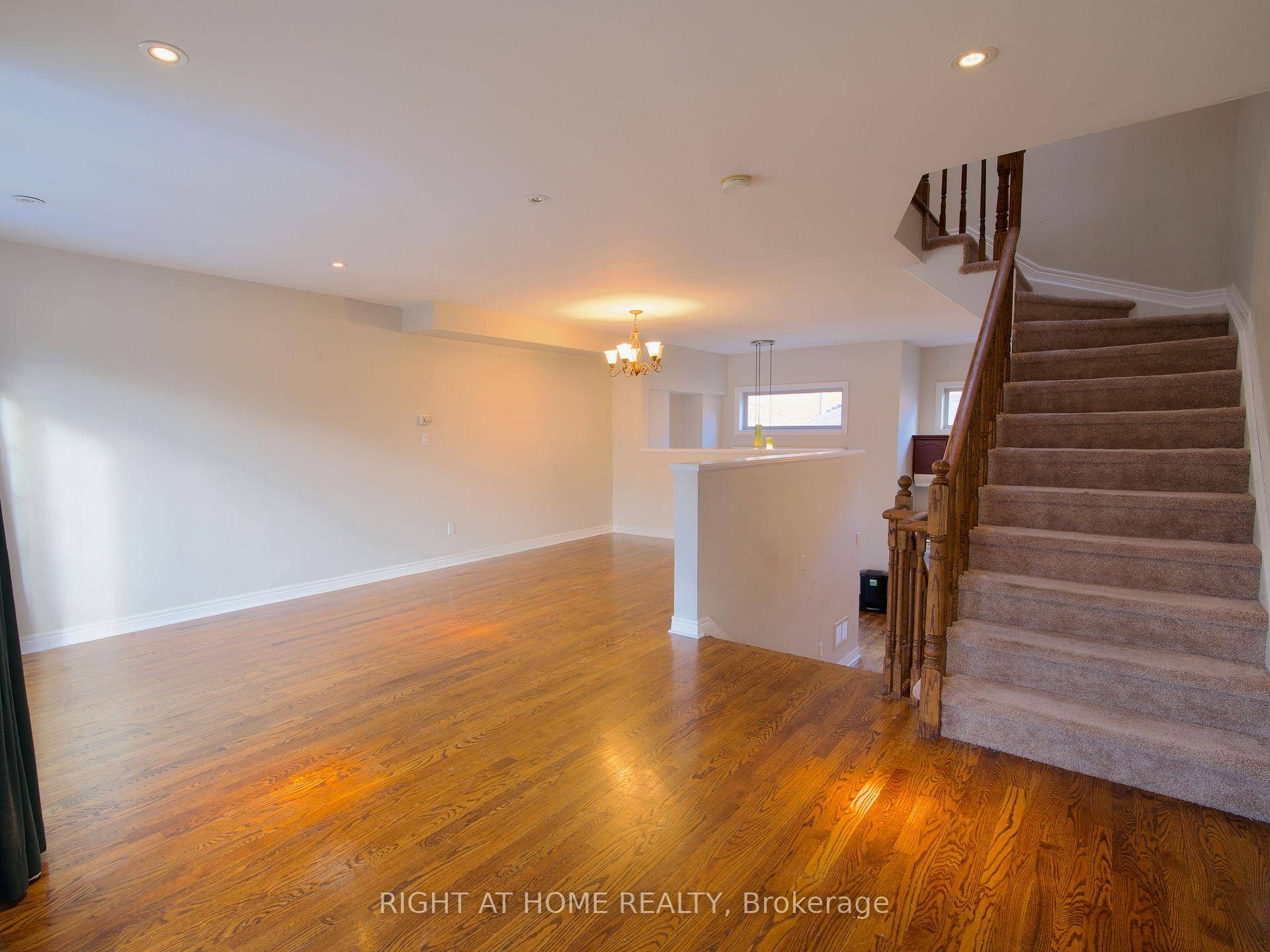 This Spacious And Modern Townhouse Is Located In The Highly Sought After Community Of Guildwood.