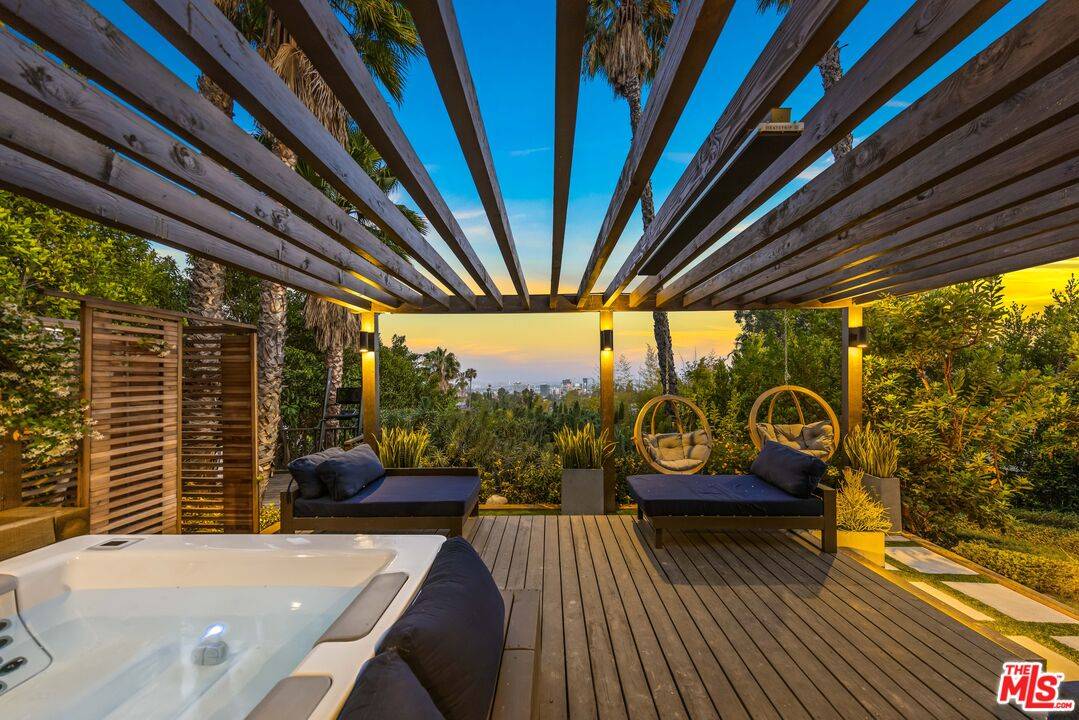 6345   Bryn Mawr Dr 2BR Hollywood Hills East La