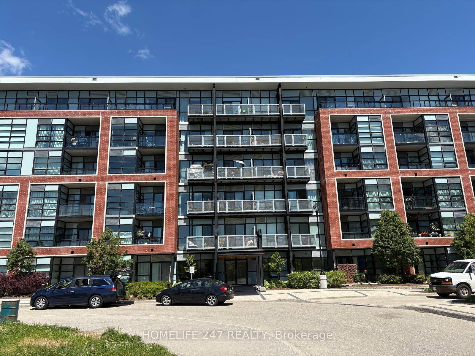 Bright amp ; Spacious 2 Bedroom Condo Victoria Common, Kitchener Windows in every room Huge balcony Overlooking green space Perfect for First Time Buyers amp ; Savvy Investors !