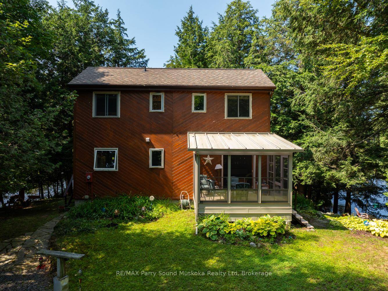 Fully furnished open concept western exposure 4 season cottage on 1.