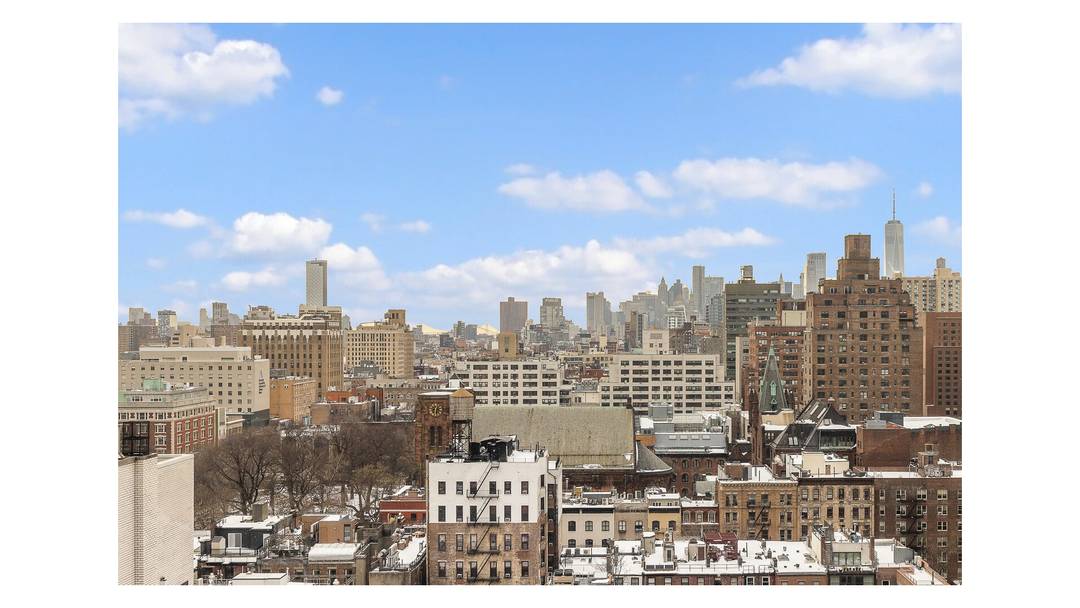 Residence 12H is a sun drenched bright and expansive two bedroom, two and a half bath luxury condominium offering sweeping southern exposures with open views toward downtown Manhattan and beyond.