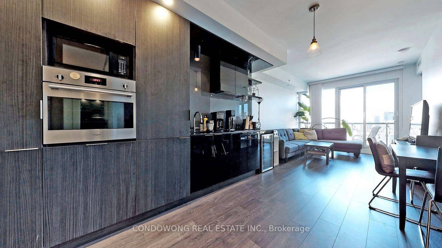 Amazing 2 Bedrooms and 2 Bath Condo At INDX in the City Centre.