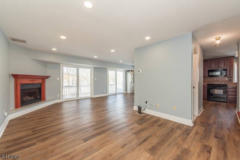 Welcome to this inviting 2 bedroom, 1.