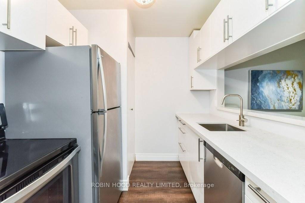 For Sale by Owner. Beautifully updated 2 Bed, 2 Bath condo in the heart of Oakville's sought after Glen Abbey.