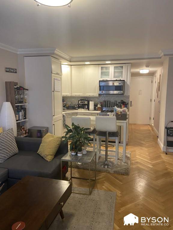 The apartment features Home Office Balcony Laundry in Unit Stainless Steel Appliances Dishwasher Central Air Conditioning King Sized Bedroom The building features Full time doorman Gym Pool Laundry in BuildingPlease ...