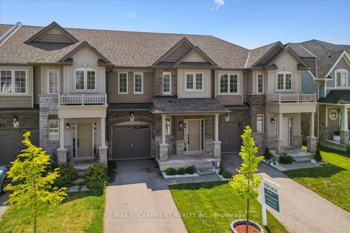 Welcome to 81 Beasley Grove Upgraded Freehold Townhome on a quiet cul de sac, in desirable Meadowlands in Ancaster !