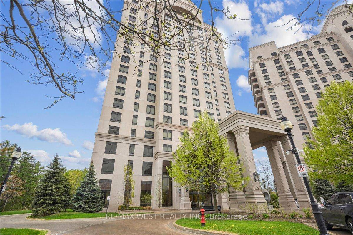 Luxurious amp ; Ultra Spacious Corner Suite Located At Bellaria T4 !