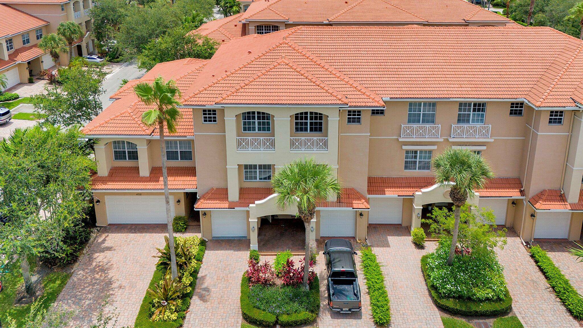 Welcome to luxury living in the gated community of Cielo in Palm Beach Gardens.