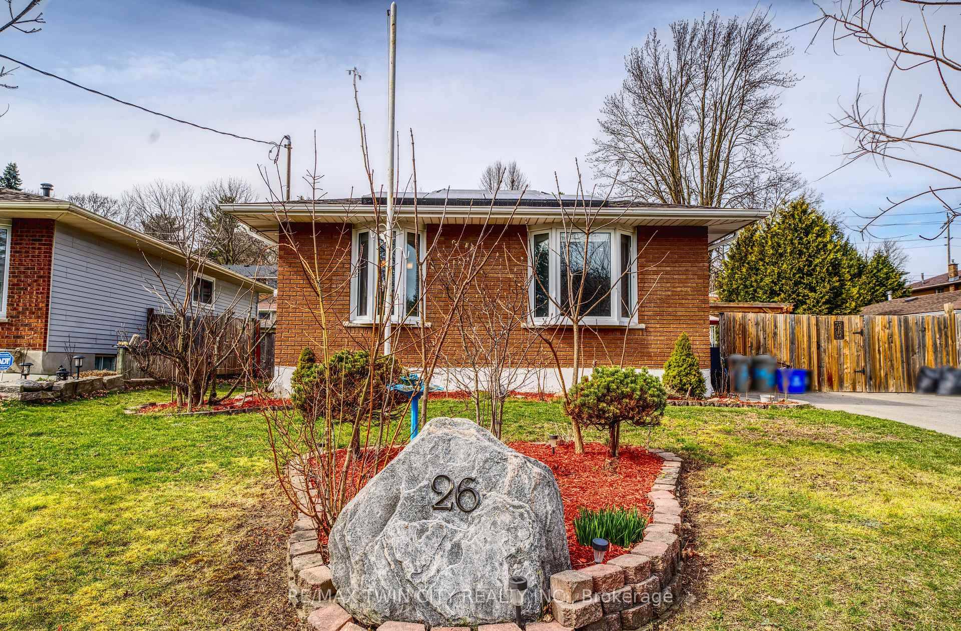 Welcome to 26 Ashton Drive, an exquisite 4 level backsplit that exemplifies refined living in one of Simcoe's most coveted neighbourhoods.
