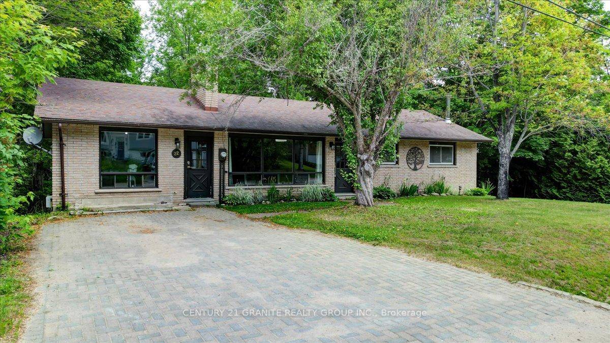 Picture Perfect Bungalow in Bancroft Move In Ready !