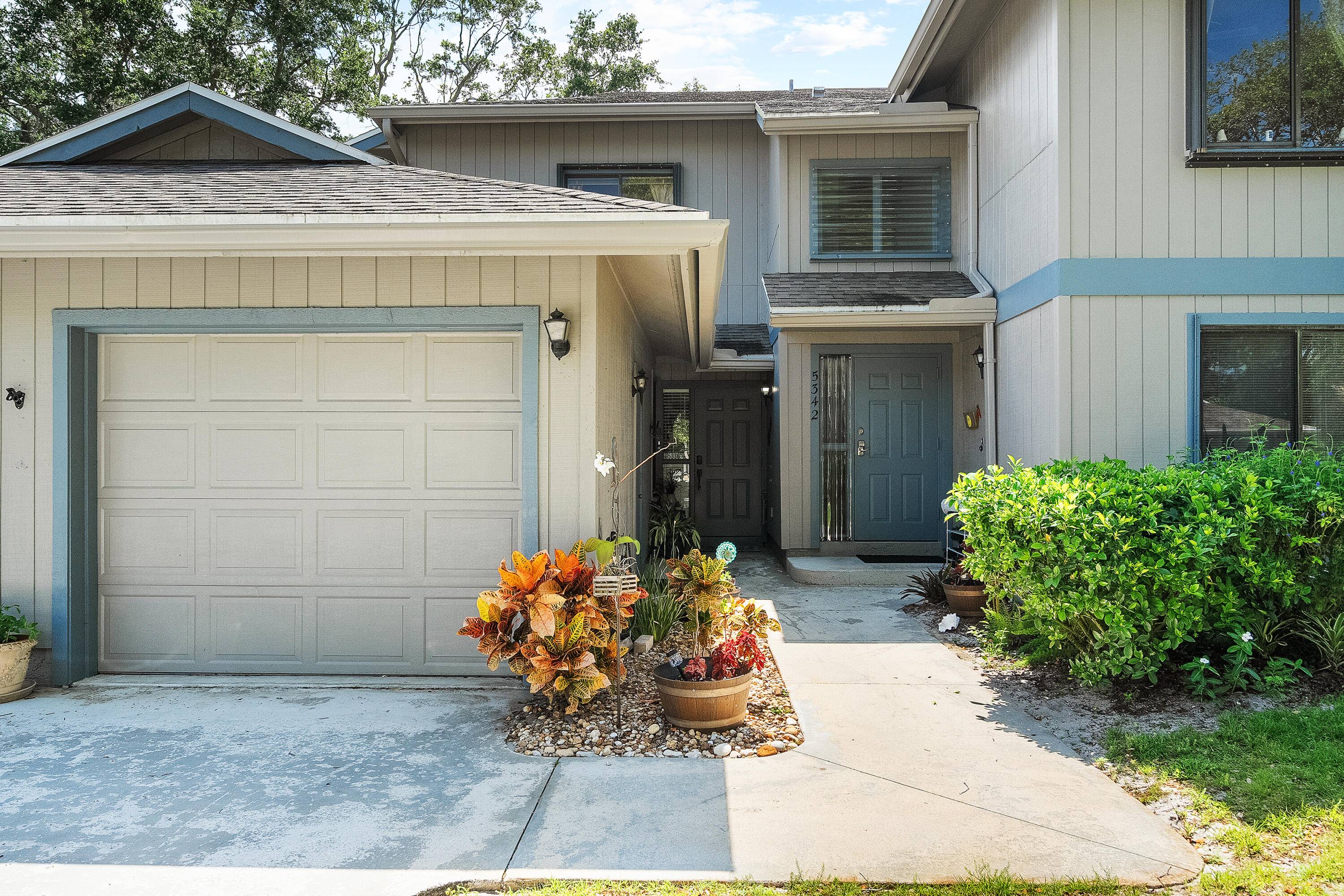 Welcome to your dream coastal retreat in a vibrant waterfront community !