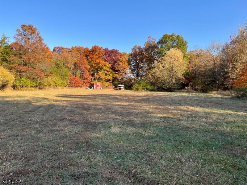 Builders Welcome ! Residential building lot for sale, near to Spooky Brook Golf Course and the Colonial Park Entrance.