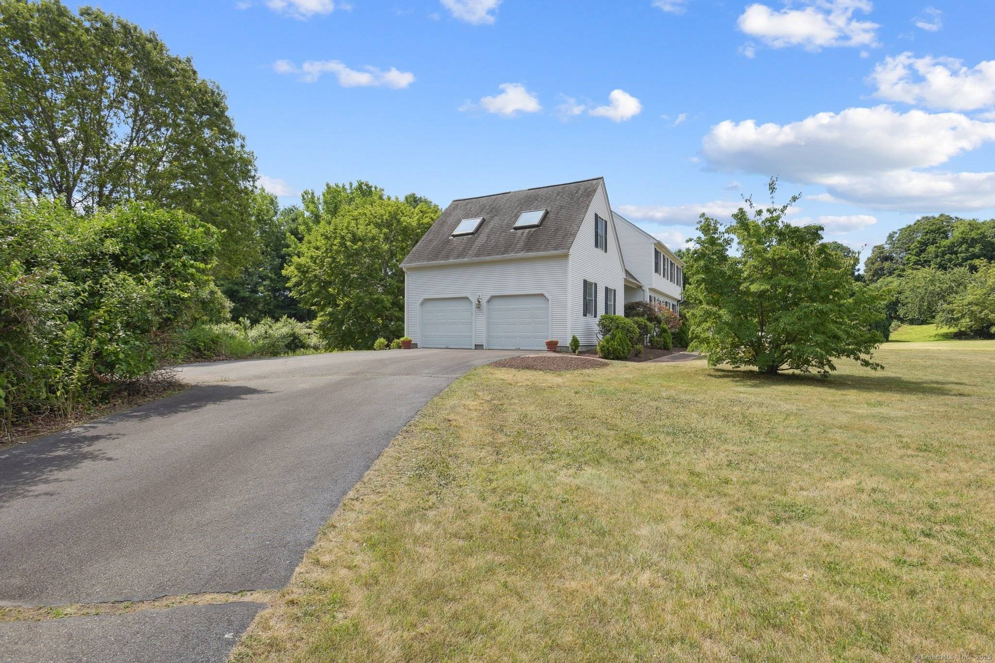 Welcome to 72 Kelsey Springs Dr in beautiful Madison, CT !