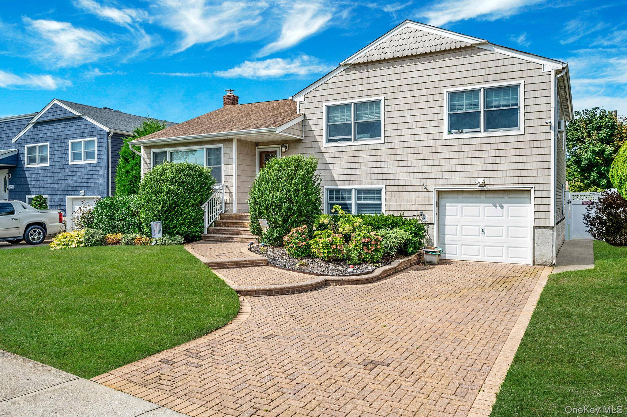 Welcome To 552 Benton Rd !