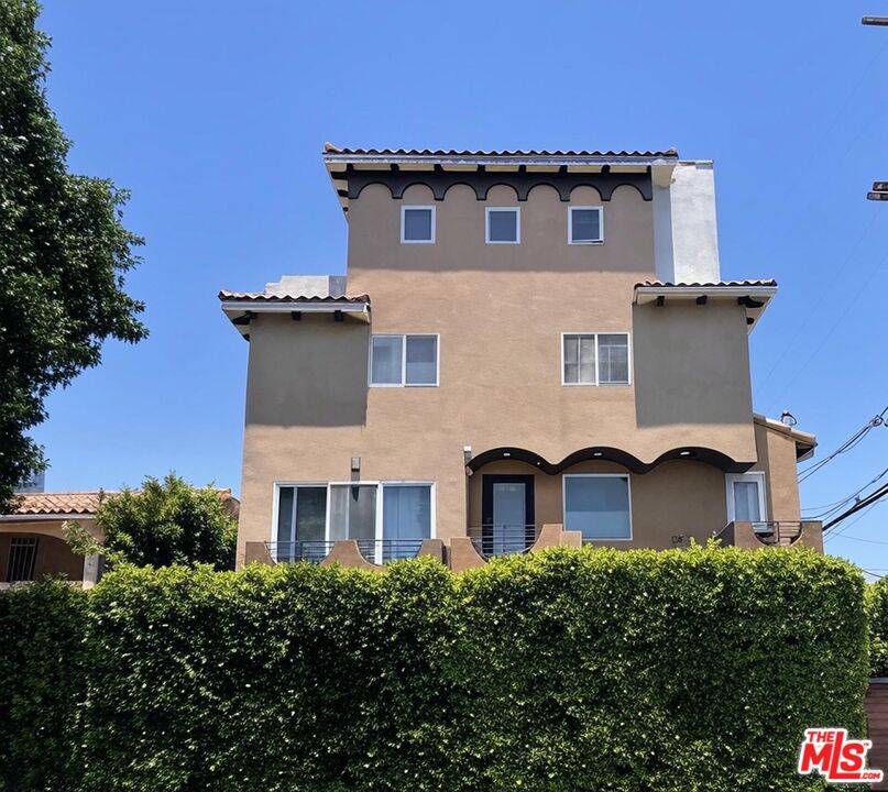6061   Cashio St 4BR Beverlywood La