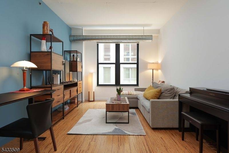 Welcome to Hamilton Square, one of Downtown Jersey City ?