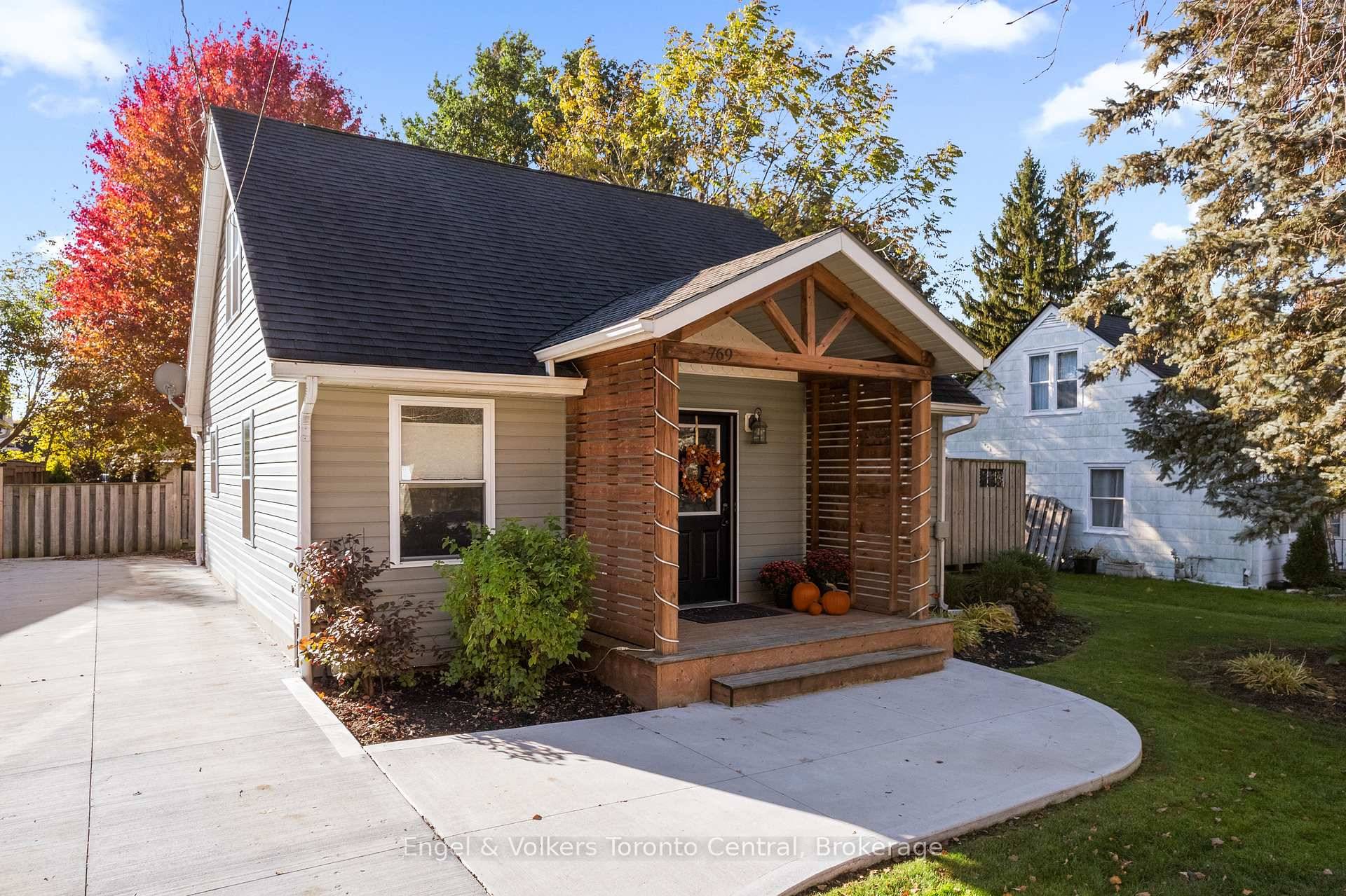 Move In Ready Perfection in Owen Sound !